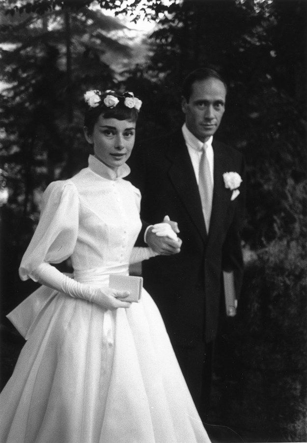 1954年奥黛丽赫本和梅尔费雷尔经典婚纱照