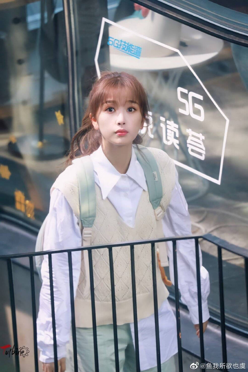 虞书欣 cr 水印,侵删 堆糖,美图壁纸兴趣社区