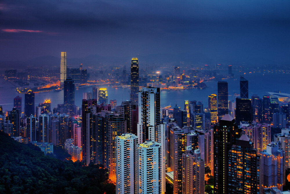 夜幕降临下的香港.