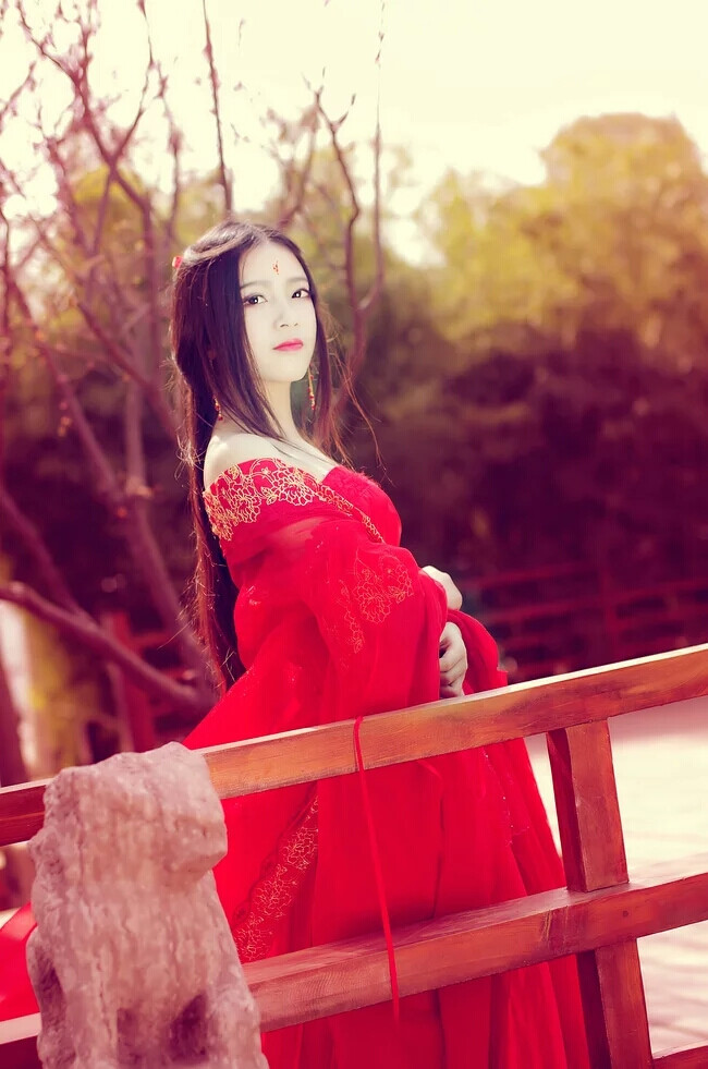 古风红衣美人cos