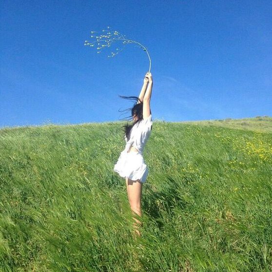草原绿色小清新女生头像小白不小也不白
