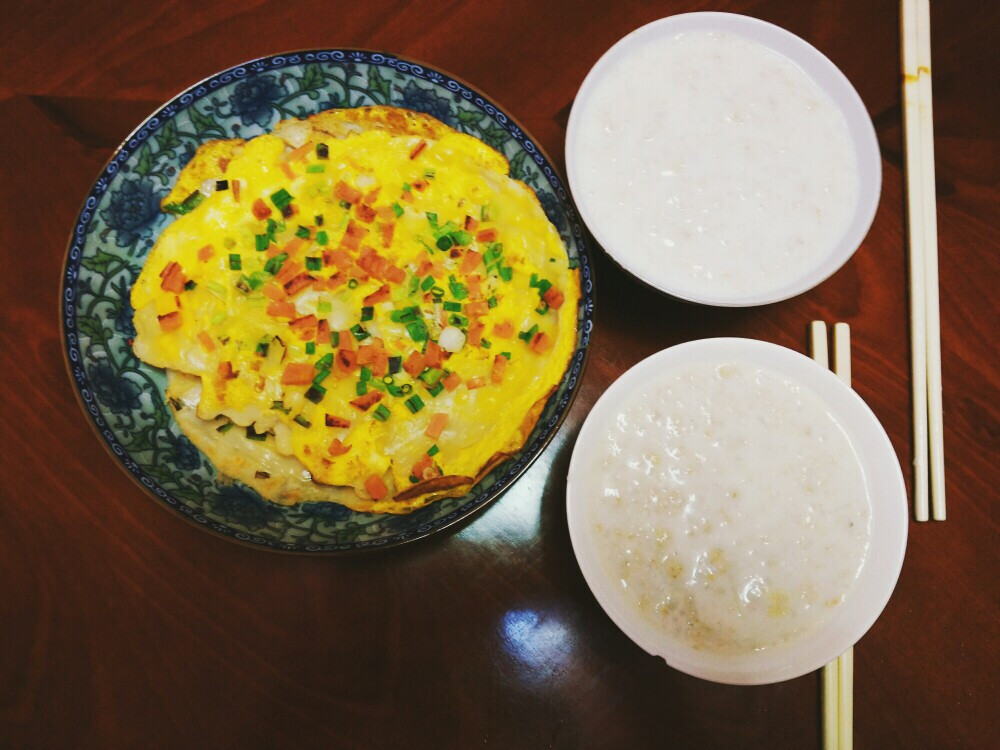 早餐鸡蛋饼燕麦牛奶粥