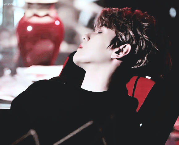 170205skechersdlitesdiamondteaser伯贤gif