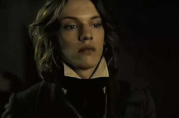 青年格林德沃 扮演者 杰米·坎贝尔·鲍尔jamie campbell bower