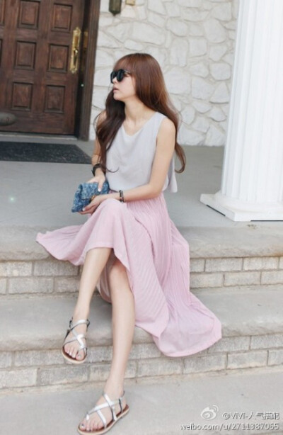 爱S这种颜色啦~~舒服的灰粉色~~