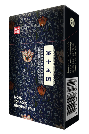 运用古书的风格，配以传统蜡染的底色，传达出一种典雅的气息。