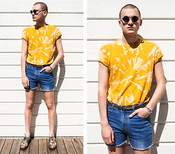 Diy Tie Dye T Shirt, Diy Cut Off Jeans, Dr. Martens Floral Shoes, E&amp;E Glasses Circular Sunglasses, Thrifted Belt, Thrifted Watch - Sunshine - Max Westin