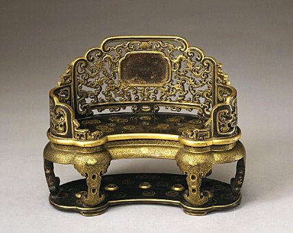 黑漆描金莲蝠纹宝座式笔架 清­