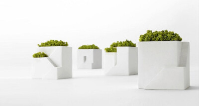 微型别墅花盆 MINIATURE PLANTERS “IENAMI” BY METAPHYS