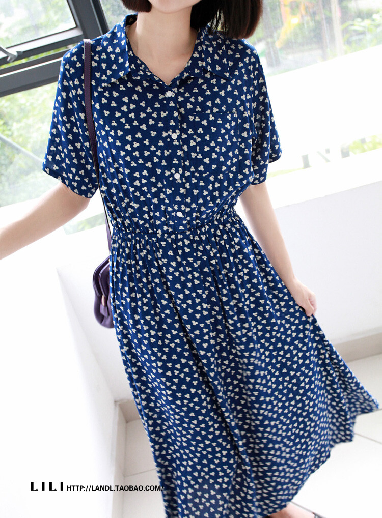 喜欢这种蓝底白花的裙子很美好很文艺