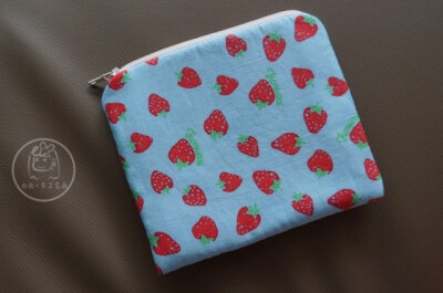 【Small】手工品* 草莓园. 可爱零钱包 卡包 月包卫生棉包 小清新