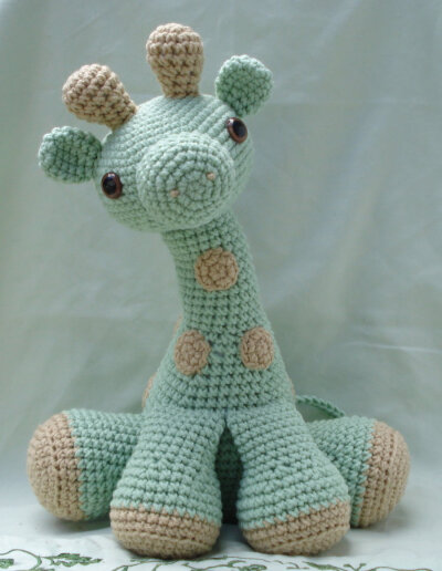 large amigurumi giraffe by ~TheArtisansNook