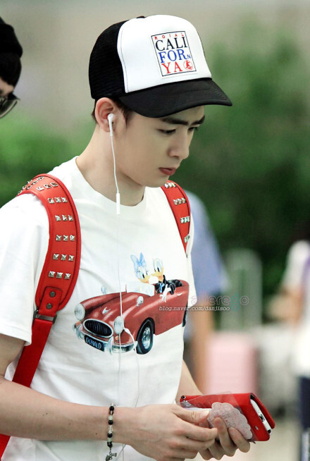 【PIC】130711 #Nichkhun# 金浦机场赴日本 饭拍高清图4P cr：danjisoo 扒图:没吃早餐的虫子~#Nichkhun 宁静致远 微笑面对#