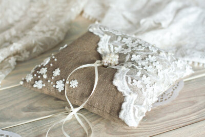 Vintage Wedding ring pillow with lace and pearl / Burlap and white