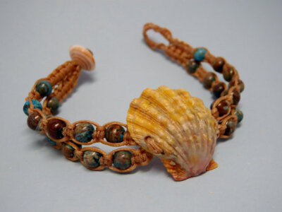 Sunrise shell macrame bracelet - Hand knotted six strand