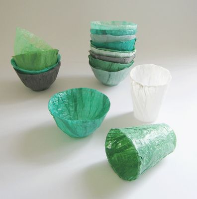 Usable vessels from plastic bags! From Supercyclers: Plastic Fantastic 从塑料袋可用的船只！从Supercyclers：塑料神奇