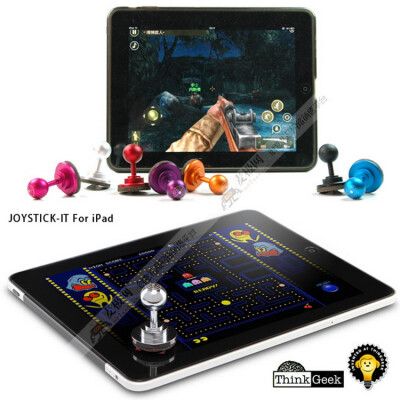 这款Thinkgeek定制的名为JoysTick-IT的全金属游戏摇杆被CES评为2011iPad最有趣味的游戏外设，只需一个吸附的动作，就能让你以传统街机的方式控制iPad，麦极测试，电容屏全兼容哦！