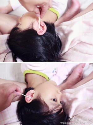 洗澡後準備幫喬喬清潔耳朵的時候，喬喬說：「把鼻，拍你幫我清潔耳朵的樣子給我看好嗎？」 （一手單眼一手拿棉花棒是很辛苦的 ="=）