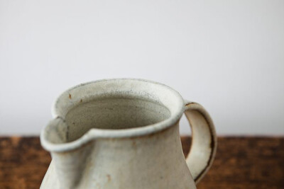 设计师 平野日奈子 的瓷器作品。