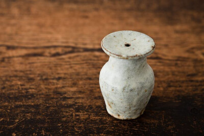 设计师 平野日奈子 的瓷器作品。