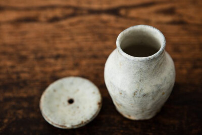 设计师 平野日奈子 的瓷器作品。