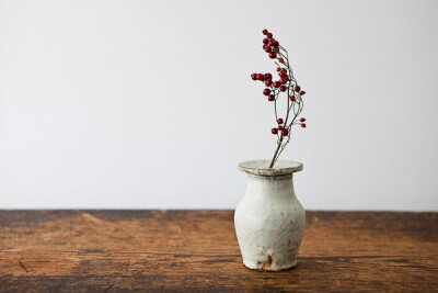 设计师 平野日奈子 的瓷器作品。