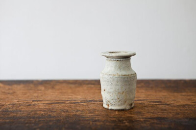 设计师 平野日奈子 的瓷器作品。