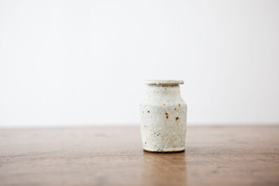 设计师 平野日奈子 的瓷器作品。