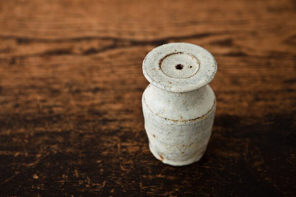 设计师 平野日奈子 的瓷器作品。