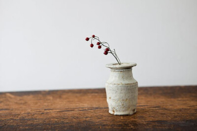 设计师 平野日奈子 的瓷器作品。