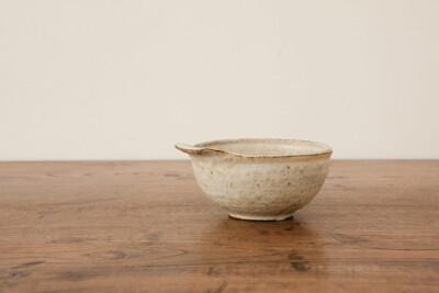 设计师 平野日奈子 的瓷器作品。