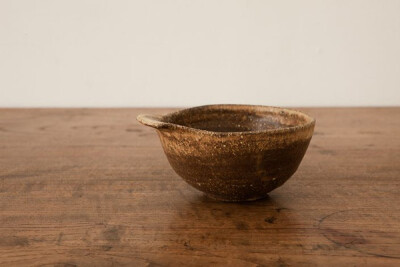 设计师 平野日奈子 的瓷器作品。