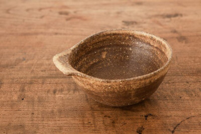 设计师 平野日奈子 的瓷器作品。