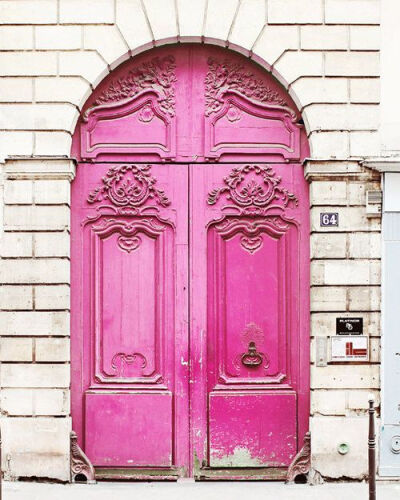 love this pink door