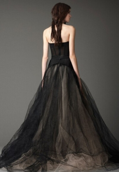 Vera Wang 2012 Fall系列中的黑色婚纱