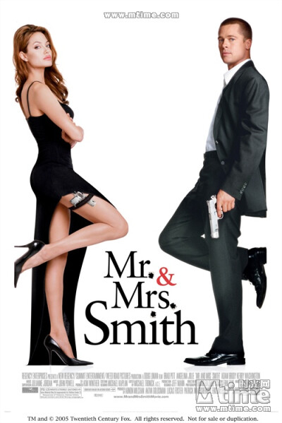 史密斯行动Mr. &amp; Mrs. Smith(2005)住在市郊的约翰·史密斯，和妻子珍妮的婚姻生活安逸却平淡。但两人其实各自都藏了重大秘密：史密斯先生和太太其实领着高薪，是身怀绝技的杀手，然而却是为互为死对头的间谍杀手…