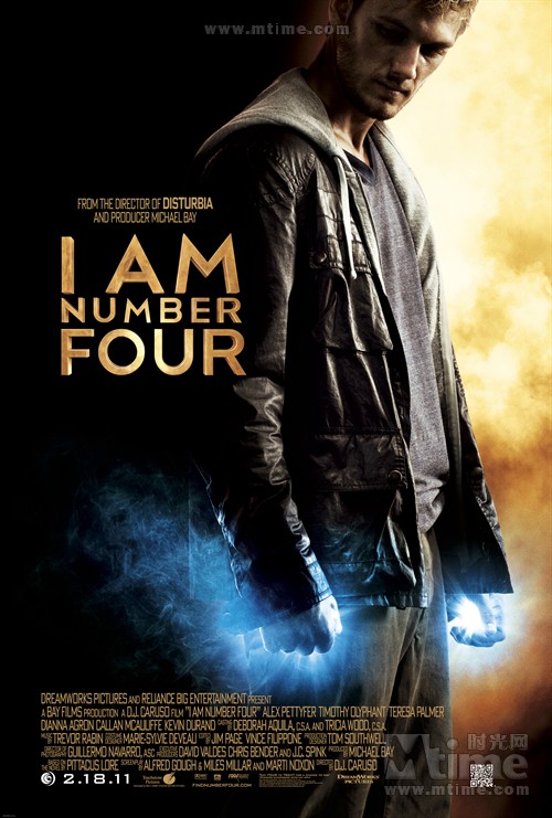 关键第4号I Am Number Four(2011)原作是一系列漫画（共6本）中的第一部，故事主角是15岁的外星人，他们的星球Lorien被Mogadore星人霸占，因为Mogadore星已经死亡，那里的人为了继续生存下去专门掠夺别的星球资源。这9个Lorien青少年在自己的星球毁灭前逃了出来，来到了地球并拥有了超能力，就当他们在地球被同化、逐渐适应了这里的高中生活时，其中一人察觉到，毁灭他们星球的敌人跟着他们也来到了地球……