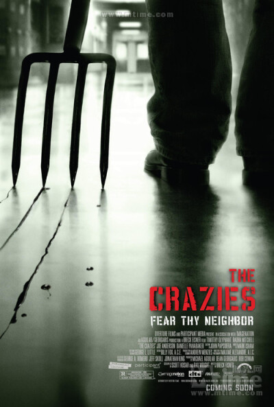 杀出狂人镇The Crazies(2010)·本片翻拍自1973年的同名作品。在老版的海报里，最令人印象深刻的是一个戴着防毒面具的脑袋，而在新版海报里，突出表现的则是钉耙、大钳等武器。 ·在原定的拍摄计划里，《杀出狂人镇》预…