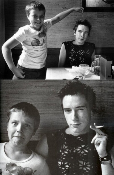 王梓在Converse那访问上回答最朋克的东西是Johnny Rotten的眼睛