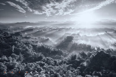 Photograph Solar Burst by Sunrise@dawn 風傳影像 on 500px