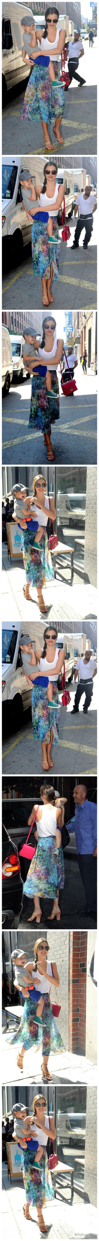 #模特街拍#—— #Miranda Kerr# and #Flynn# out in NYC。 2013.07.08 HQ（#高清组图#）