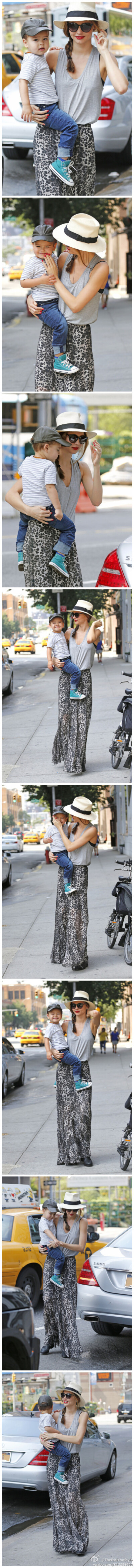 #模特街拍#—— #Miranda Kerr# out in NYC。 2013.06.18 HQ（#高清组图#）