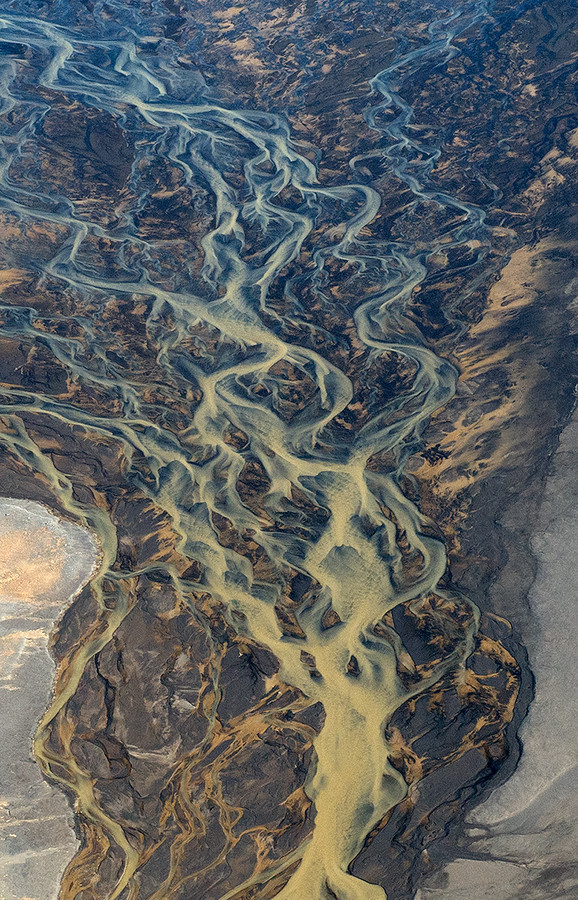 大自然的鬼斧神功 如画般的冰岛火山河