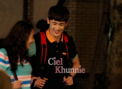 【PIC】130801 #Nichkhun# 7月30日拍摄现场图4P 拍摄：小C #Nichkhun 宁静致远 微笑面对#