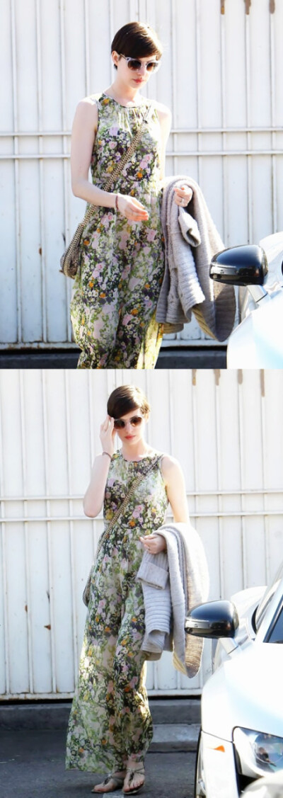 #Anne Hathaway#穿着碎花长裙的瑟瑟，好清爽~~~#安妮海瑟薇#