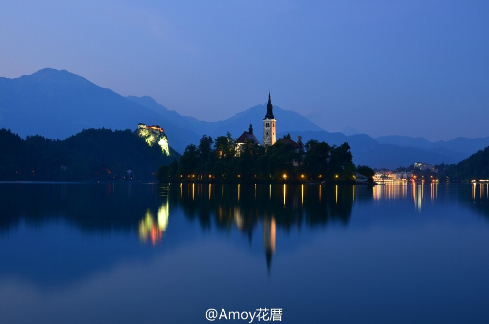 斯洛文尼亚布莱德湖（Lake Bled ）中心的天然岛屿，是一座极美的与树林结合的岛屿，岛上的Assumption Church宛如童话书封面，与背景阿尔卑斯山脉融为一体。