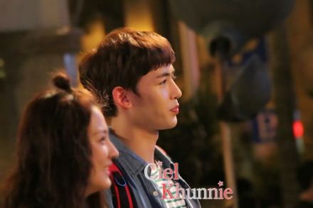 【PIC】130802 #Nichkhun# 拍摄现场图1P拍摄：小C #Nichkhun 宁静致远 微笑面对# 这完美的侧脸，长长的睫毛，认真的眼神，工作辛苦了khunnie 晚安~ 大家晚安~