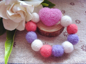 羊毛毡戳戳乐【爱心】手链——猩猩妈妈的手工小铺