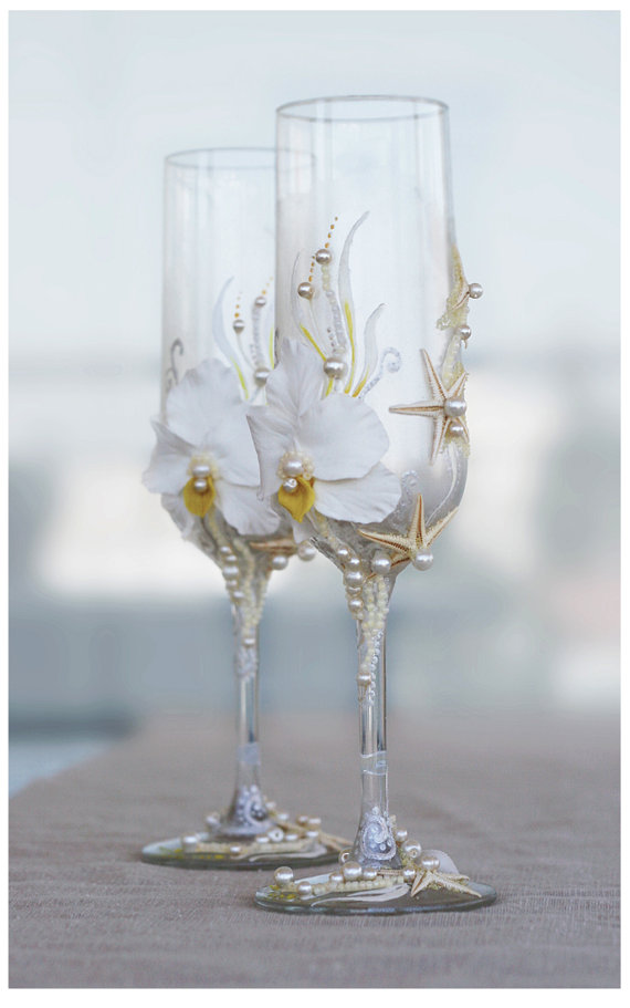 Pearl Wedding Glasses. Wedding champagne glasses hand painted. Champagne Glasses For Beach Wedding