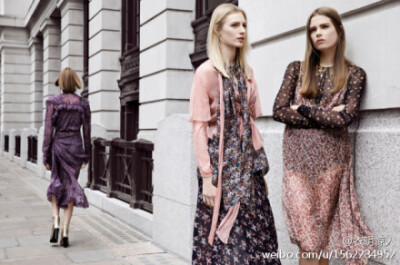 #一个广告衣哥故事# Zara Heads to the Streets for Fall 2013 Ads with Julia Nobis, Caroline Brasch Nielsen &amp; More：好闺蜜就是，你的风格也是我的风格！